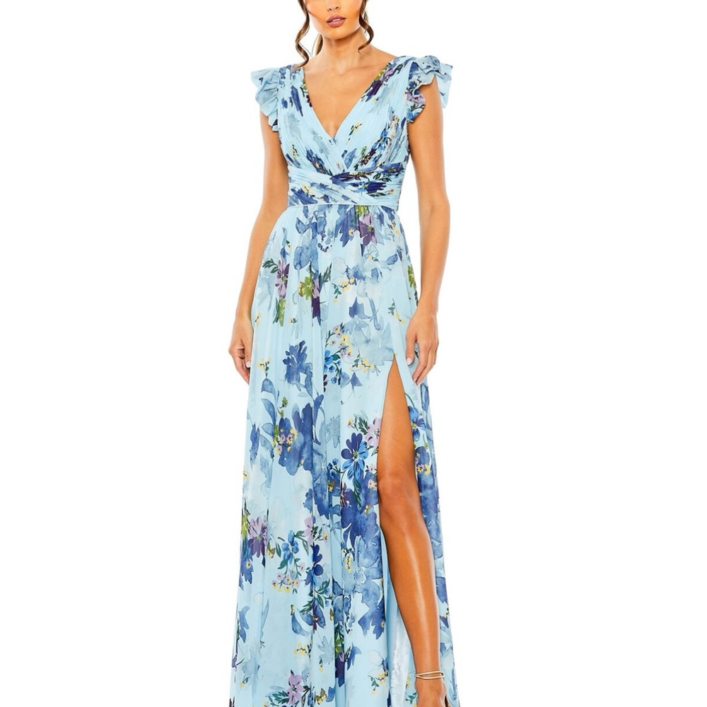 MAC DUGGAL FLUTTER-SLEEVE CHIFFON FLORAL GOWN
